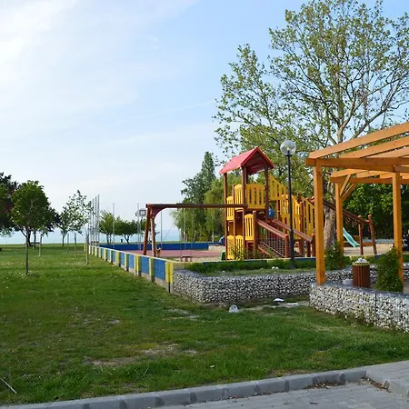 - Zmrd Villa Zamárdi