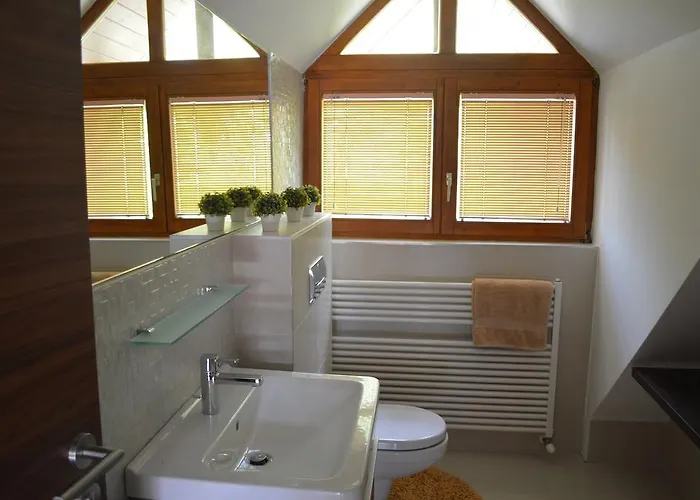 - Zmrd Villa Zamárdi